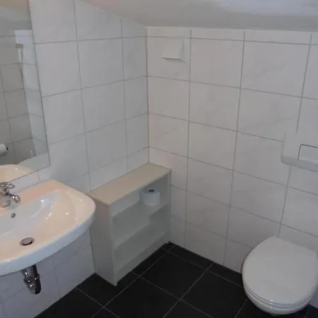 Gemutliche 2-zimmer Ferienwohnung In Nahe Bergbahnen, Bis 6 Personen - Schwimmbad, Sauna